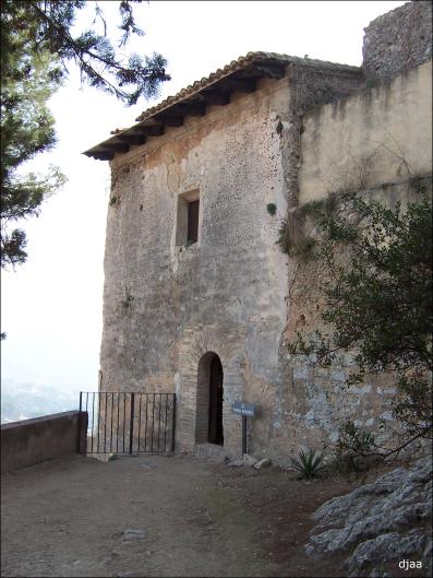 Torre redonda, entrada